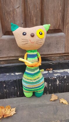 Scrap yarn cat.