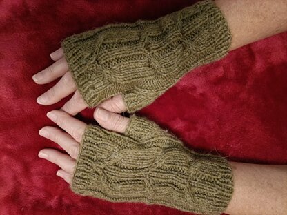 DK Fingerless Mitts