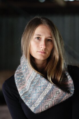 Saligna Cowl