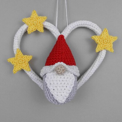 Christmas gnome hanging decoration – easy to make from scraps of yarn