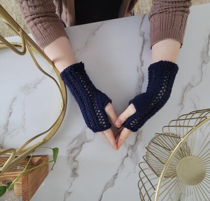 Trellis Fingerless Gloves