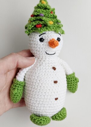 Crochet snowman in a Christmas tree hat amigurumi pattern