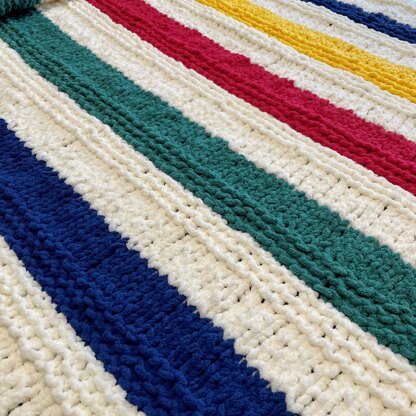 Hudson's Bay Inspired Knit Blanket Tutorial