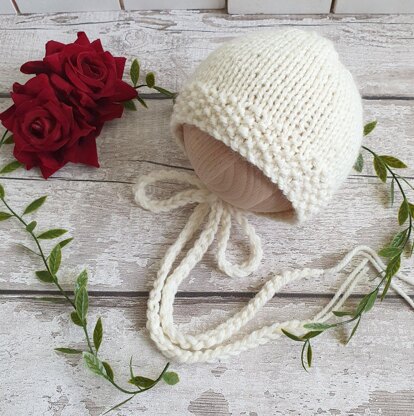 Easy Classic Baby Bonnet in seed stitch