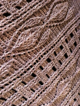 Flat Triangular Scarf "Larisaia"