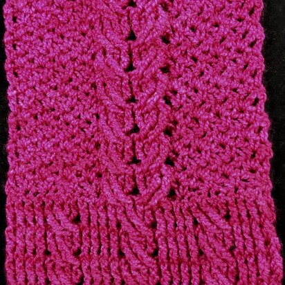 LYDIA'S Cabled Scarf