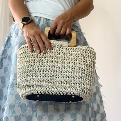 Leather Bottom Chain Model Bag