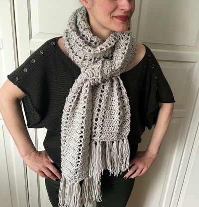 Easy Womens Crochet Scarf Pattern: Wrap-Me-Up-Easy Scarf