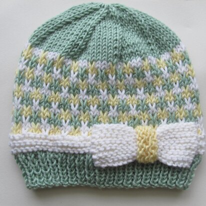 Hat with Slip Stitch and a White Bow for a Girl 18 months-2 Years