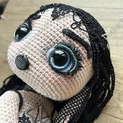 Gothic Pinup doll + Videos