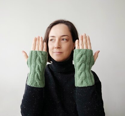 Mirror fingerless mitts