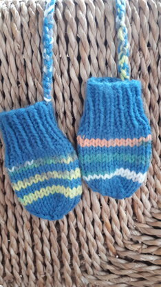 Teeny-tiny knit mitts