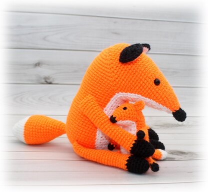 Mummy and Baby Foxes Crochet Pattern