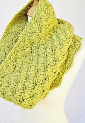 Versatile 2 in 1 Chunky Crochet Cowl/Hood