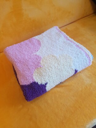 Flower baby/toddler blanket in fluffy DK yarn