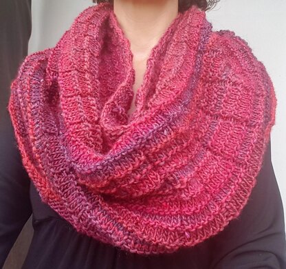 Narelle - seamless textured cowl