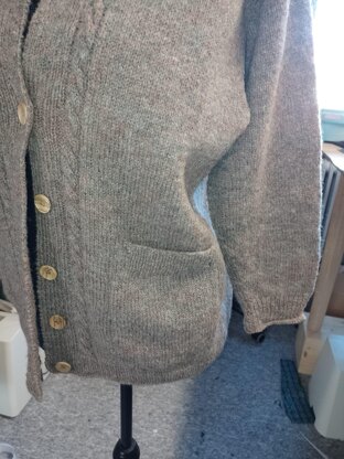 BETTYHILL, lady cardigan in Shetland Wool