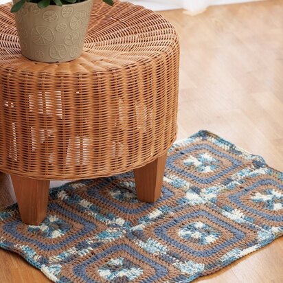 Luxurious Rug in Bernat Handicrafter Cotton Solids