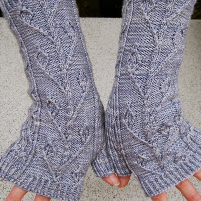 Twisted Ivy Fingerless Mitts