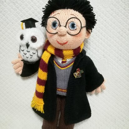 Toy knitting patterns, knit a wizard doll based on HP, bonus owl knittin pattern