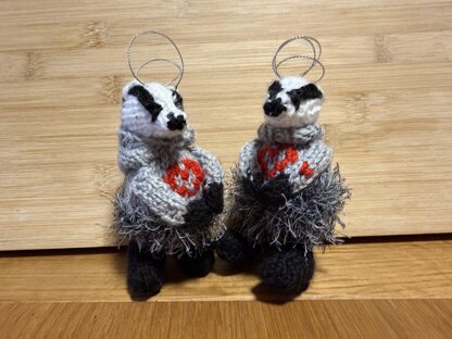 Mini Badger Wearing Valentine’s Day Jumper/Hoodie Ferrero Rocher/Lindor Cover/Hanging Decoration Knitting Pattern