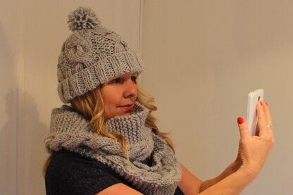 Storm Cable Pom Pom Hat & Cowl Set