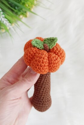 Crochet pumpkin baby rattle pattern