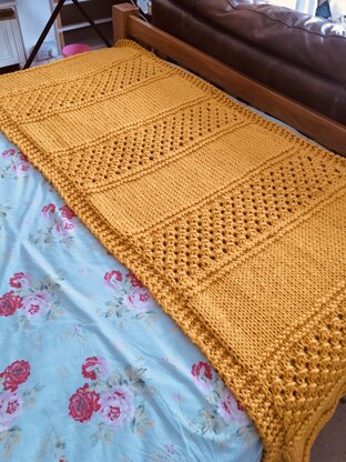 Lace Stripe Bed Runner Blanket