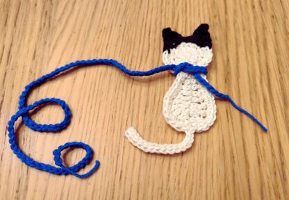 Cat shaped gift tag applique