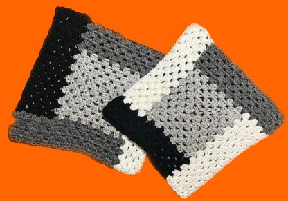 ARTISTIC BLOCKS SWEATER BLANKET