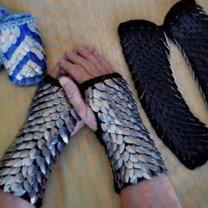 Dragon Scale Mitts