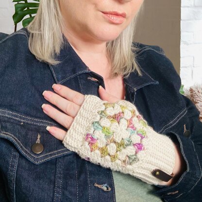 Elements Granny Square Gloves