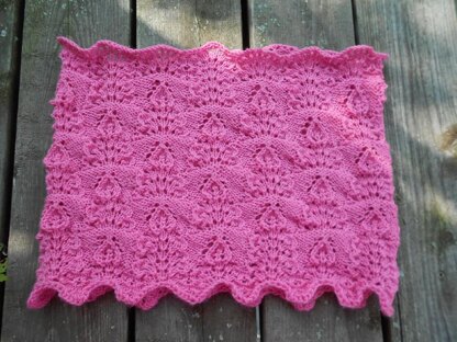 Raspberry Leaf Cowl