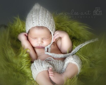 Chunky Knit Newborn Bonnet and Pants Set