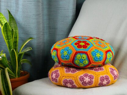 Multicolor round pillow with African Flowers