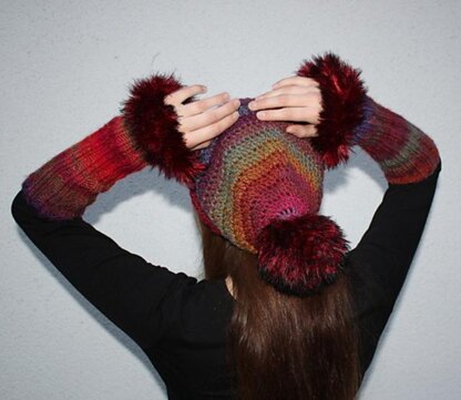 Pompom-Beanie and Fingerless Gloves