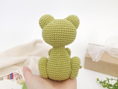 Crochet frog toy amigurumi pattern