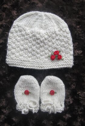 BABY CASHMERE HAT AND MITTENS