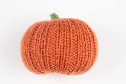 Bats and Pumpkins in Deramores Studio Anti-Pilling DK - Downloadable PDF