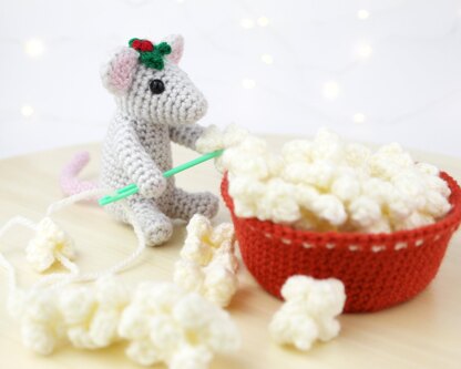 Mouse with Popcorn