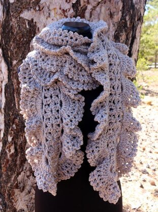 Chunky Crochet Ruffle Scarf "Troodos"