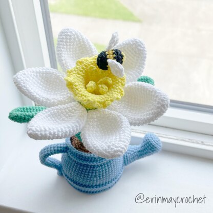 Bumble Blossom Daffodil Crochet Pattern by erinmaycrochet