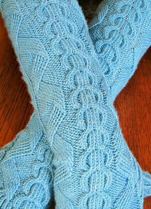 Strahlhorn Long Cabled Mitts