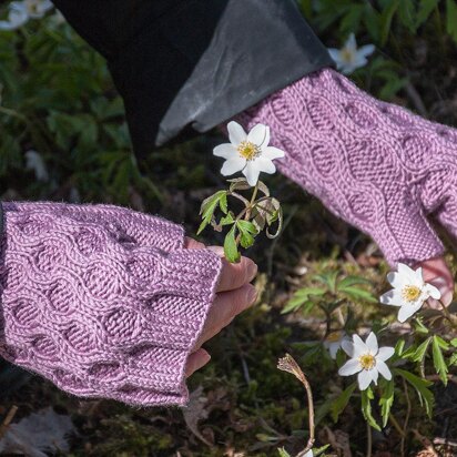 Honeycomb fingerless mittens