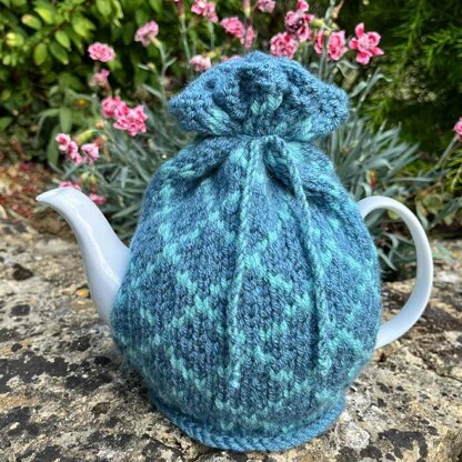 Diamond Patterned 4 Cup Teapot Cosy Knitting Pattern.