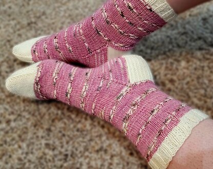 Daisy Chain Socks (Assigned Pooling)