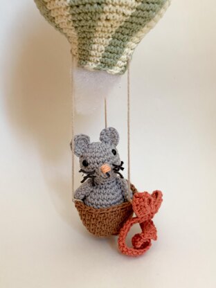 Hot air balloon amigurumi