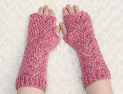Knitting pattern ladies fingerless gloves #474
