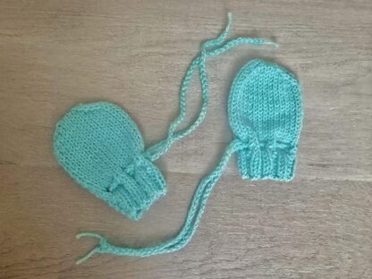 Newborn Knit Baby Mitts