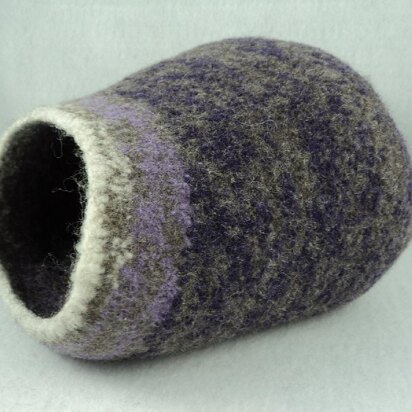 Cat Cave Felted Knit Pattern - knitting pattern